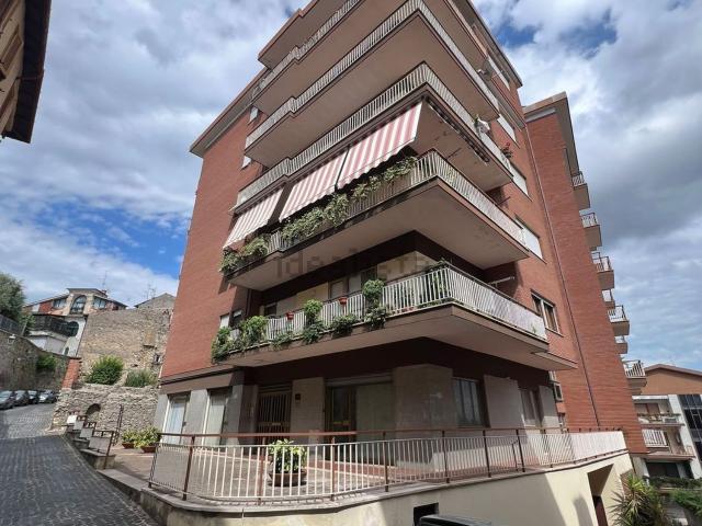 Appartamento in vendita di 200 m² in Via Consolare, 160