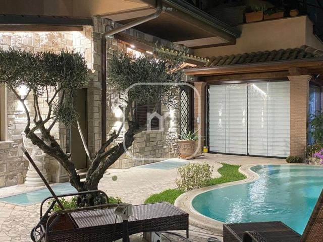 Appartamento in vendita di 200 m² in Via Casilina, 658