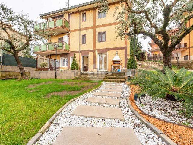 Appartamento in vendita di 200 m² in Via Cassaro, 75