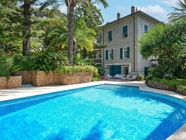 Appartamento in vendita di 200 m² in Via Cesare Augusto