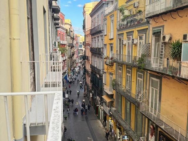 Appartamento in vendita di 200 m² in Via Chiaia