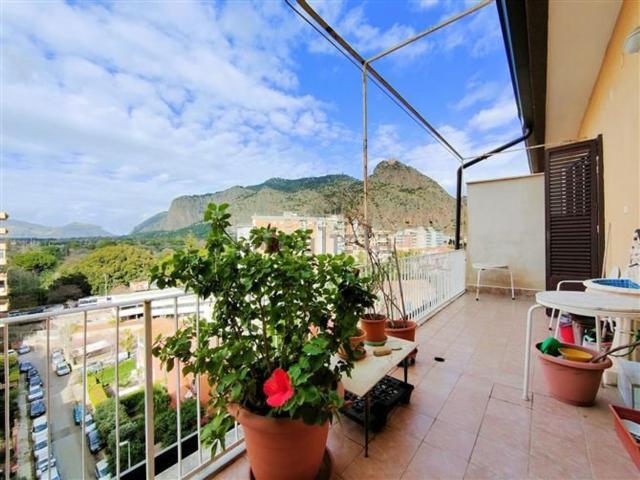 Appartamento in vendita di 200 m² in Via Ciullo D&apos Alcamo