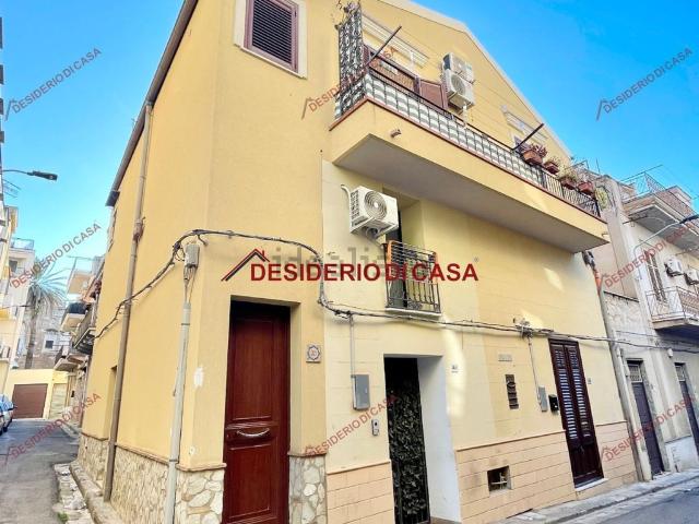 Appartamento in vendita di 200 m² in Via Ciro Scianna, 39