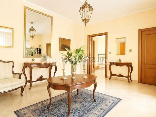 Appartamento in vendita di 200 m² in Via Claudio Monteverdi