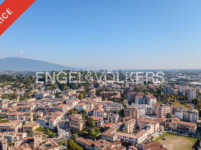Appartamento in vendita di 200 m² in Via Cristoforo Colombo
