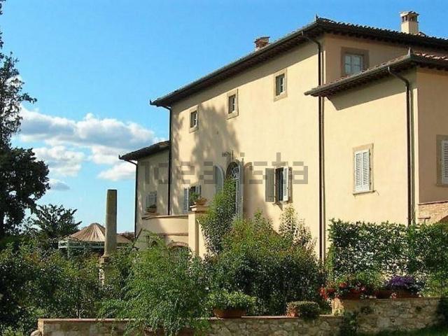 Appartamento in vendita di 200 m² in Via A. Diaz, 53034