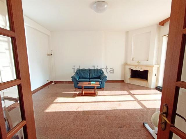 Appartamento in vendita di 200 m² in Via Amendola