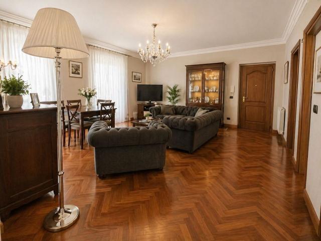Appartamento in vendita di 200 m² in Via Amintore Fanfani