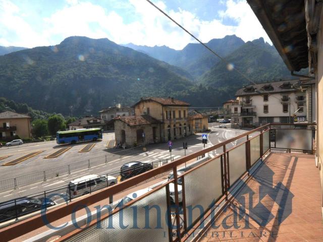 Appartamento in vendita di 200 m² in Via Antonio Locatelli, 26