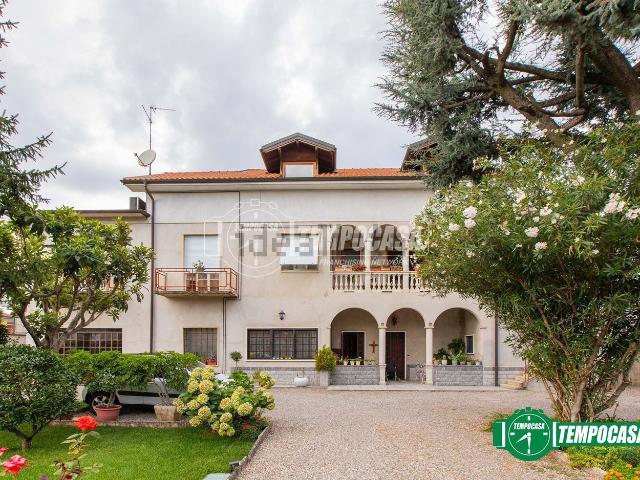 Appartamento in vendita di 200 m² in Via Antonio Sciesa, 16