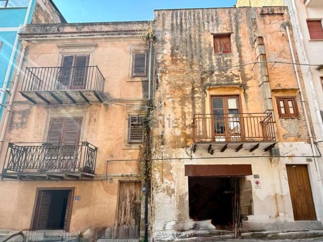 Appartamento in vendita di 200 m² in Via Antonino Curreri, 124