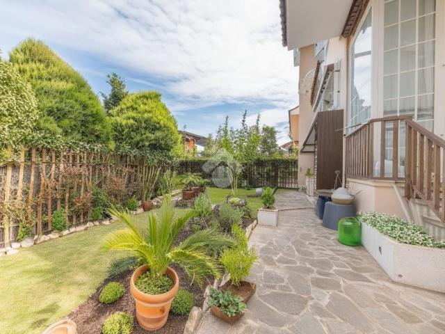 Appartamento in vendita di 200 m² in Via Anagnina, 359