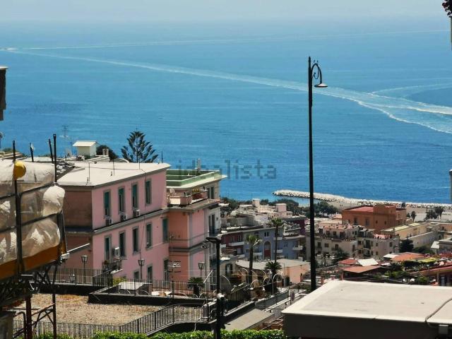 Appartamento in vendita di 200 m² in Via Aniello Falcone, 332