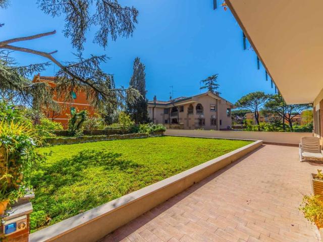 Appartamento in vendita di 200 m² in Via Annia Regilla