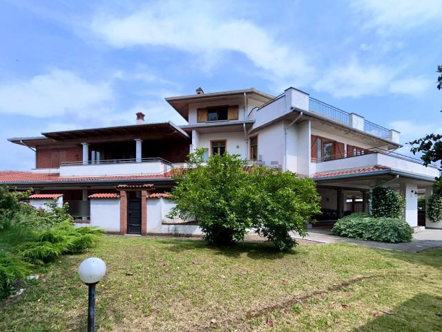 Appartamento in vendita di 200 m² in Via Alcide de Gasperi, 48