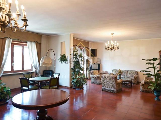 Appartamento in vendita di 200 m² in Via Appia Nuova, 555
