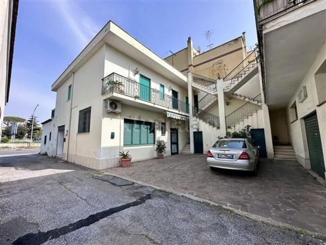 Appartamento in vendita di 200 m² in Via Aurelia