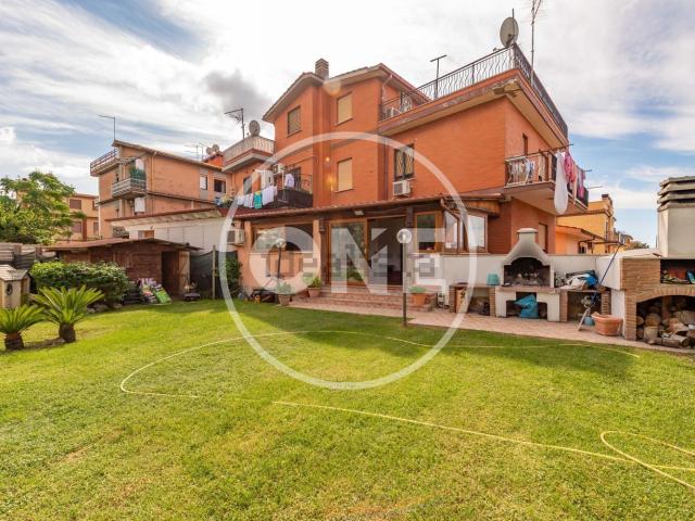 Appartamento in vendita di 200 m² in Via Bonfiglio da Cesena, 40
