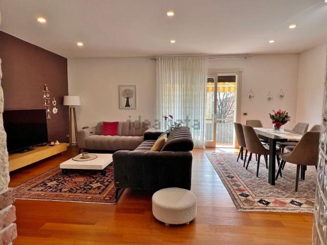 Appartamento in vendita di 200 m² in Via Bartolomeo Gamba