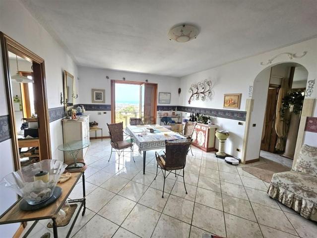 Appartamento in vendita di 200 m² in Via Bergiola