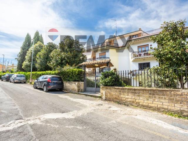 Appartamento in vendita di 200 m² in Via Goffredo Spinedi, 14