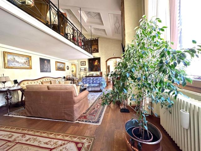 Appartamento in vendita di 200 m² in Via Genova, 20