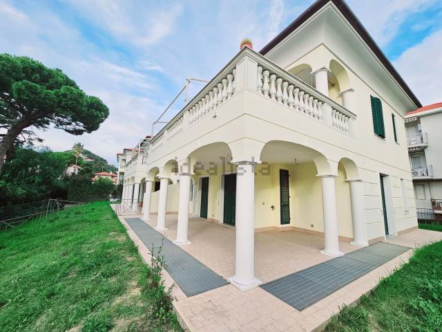 Appartamento in vendita di 200 m² in Via Giulio Cesare, 60