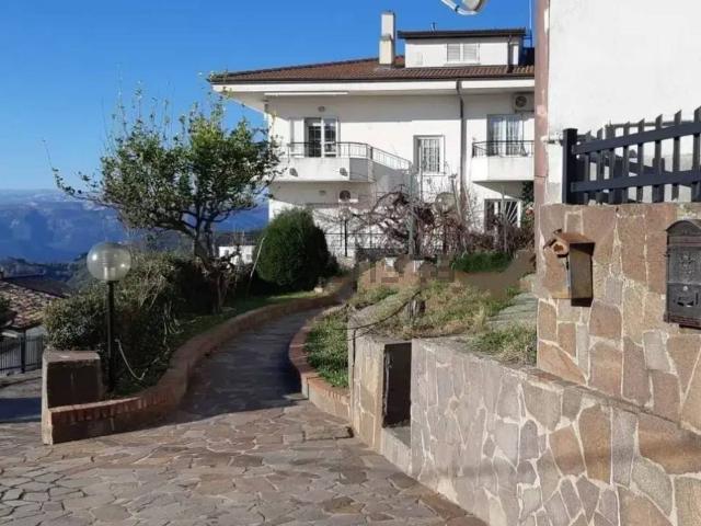 Appartamento in vendita di 200 m² in Via Giuseppe Garibaldi