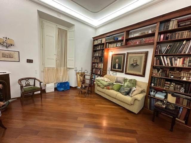 Appartamento in vendita di 200 m² in Via Giuseppe Giusti