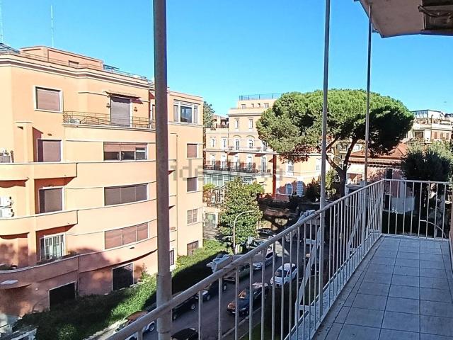 Appartamento in vendita di 200 m² in Via Giuseppe Mercalli