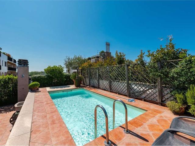Appartamento in vendita di 200 m² in Via Giuseppe Ripamonti, 227
