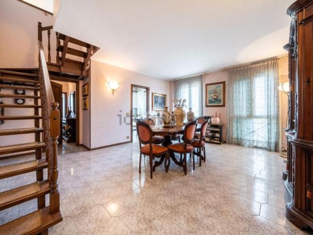 Appartamento in vendita di 200 m² in Via Gioacchino Rossini, 1