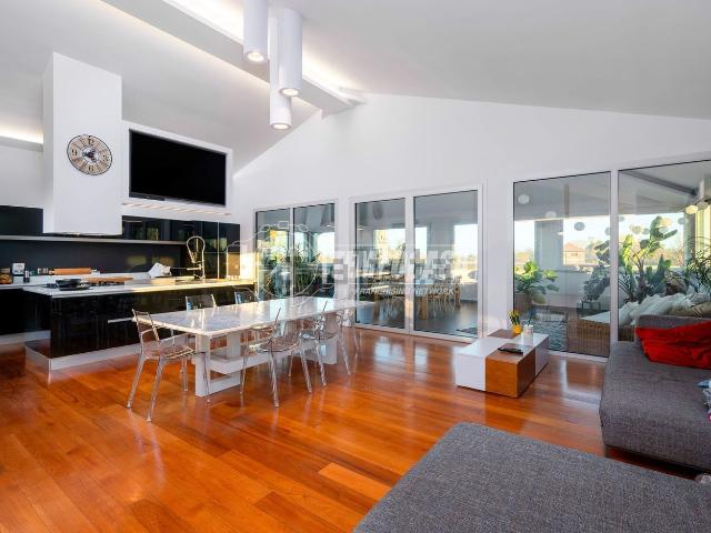 Appartamento in vendita di 200 m² in Via Giovanni Amendola