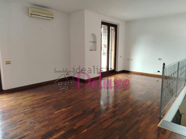 Appartamento in vendita di 200 m² in Via Giovanni Verga