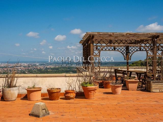 Appartamento in vendita di 200 m² in Via Giovanni XXIII