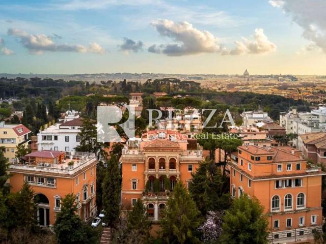 Appartamento in vendita di 200 m² in Via Gualtiero Castellini