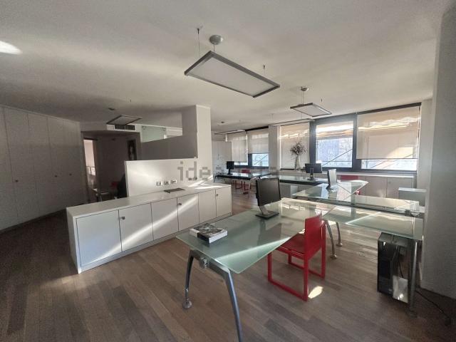 Appartamento in vendita di 200 m² in Via Guglielmo Marconi, 24