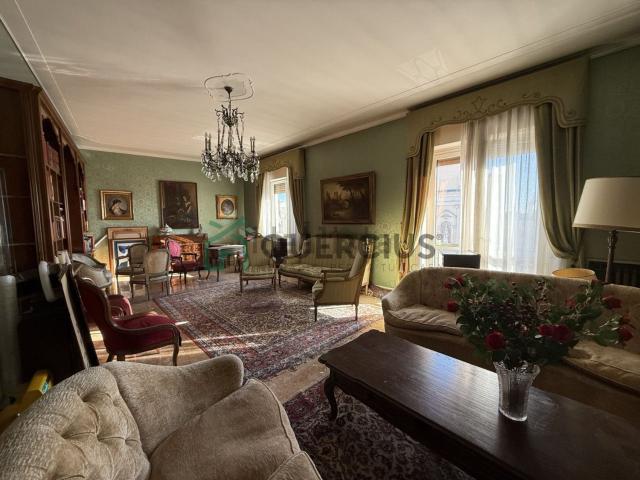 Appartamento in vendita di 200 m² in Via Guglielmo Marconi