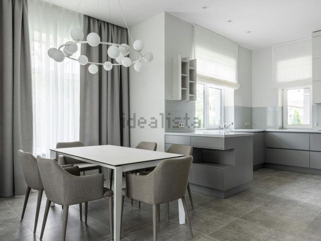Appartamento in vendita di 200 m² in Via Guglielmo Zucconi