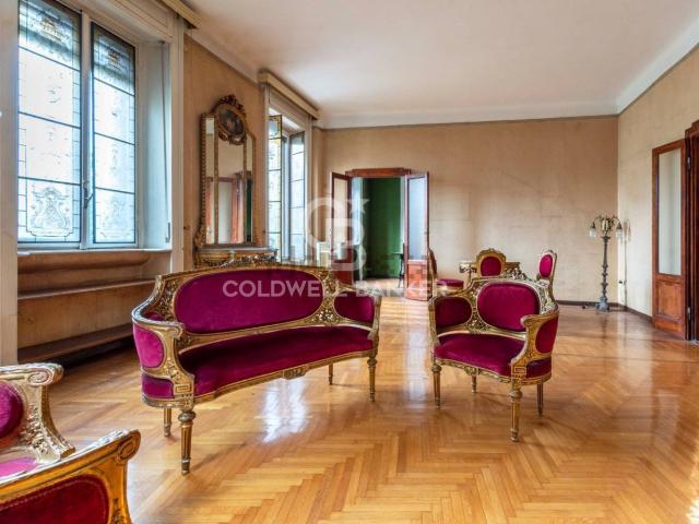 Appartamento in vendita di 200 m² in Via Davide Carnaghi, 2