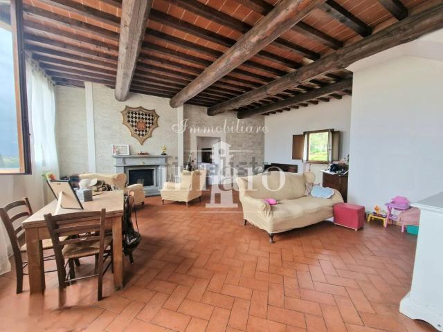 Appartamento in vendita di 200 m² in Via degli Alberti, 50058