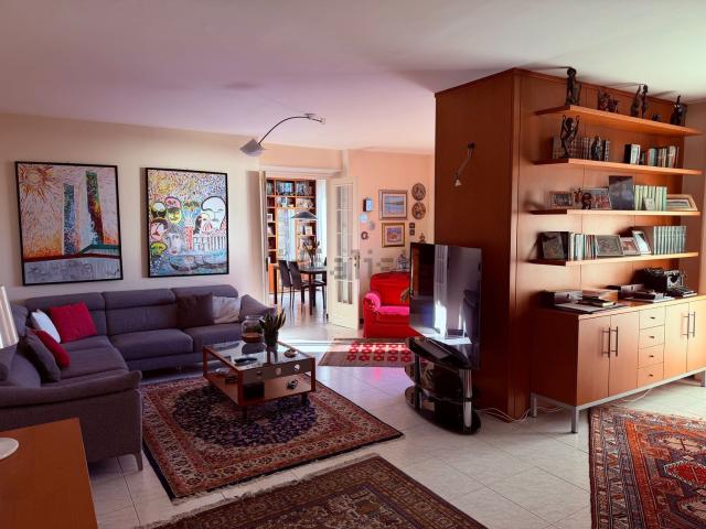 Appartamento in vendita di 200 m² in Via degli Iris