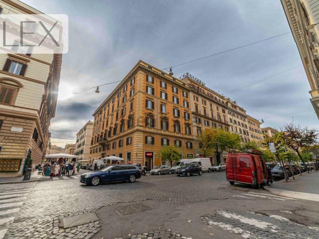 Appartamento in vendita di 200 m² in Via degli Scipioni