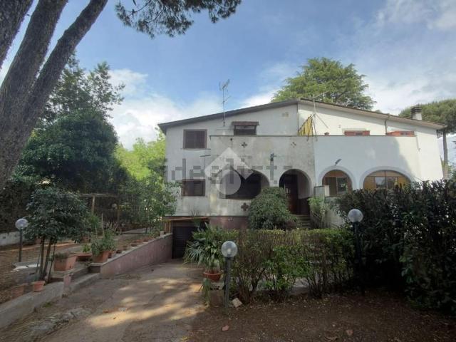 Appartamento in vendita di 200 m² in Via dei Pini, 26
