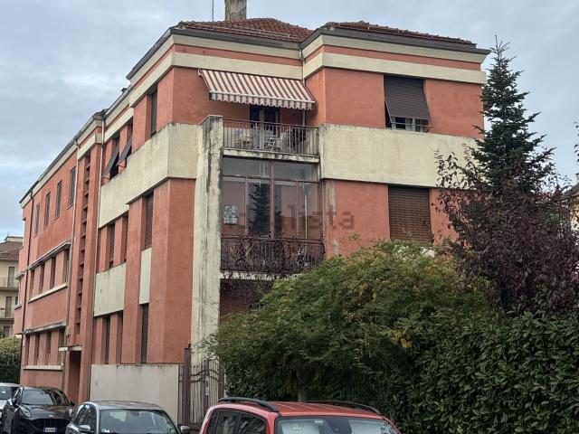 Appartamento in vendita di 200 m² in Via del Risorgimento, 9