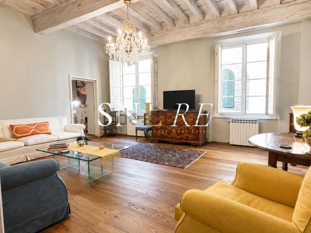 Appartamento in vendita di 200 m² in Via dell&apos Arancio