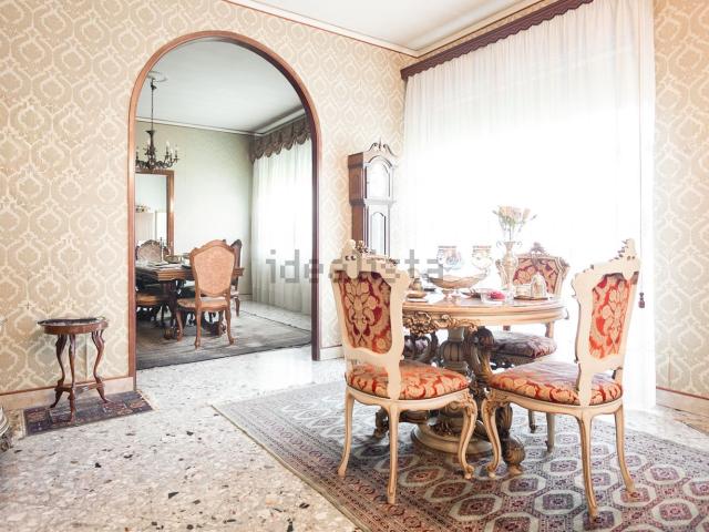 Appartamento in vendita di 200 m² in Via dell&apos Artigliere, 17
