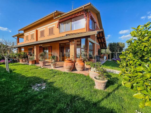 Appartamento in vendita di 200 m² in Via della Costituzione, 14