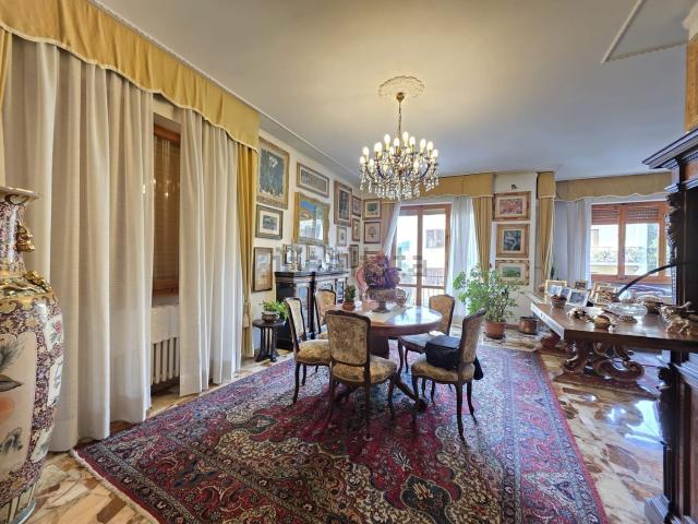 Appartamento in vendita di 200 m² in Via della Fonte