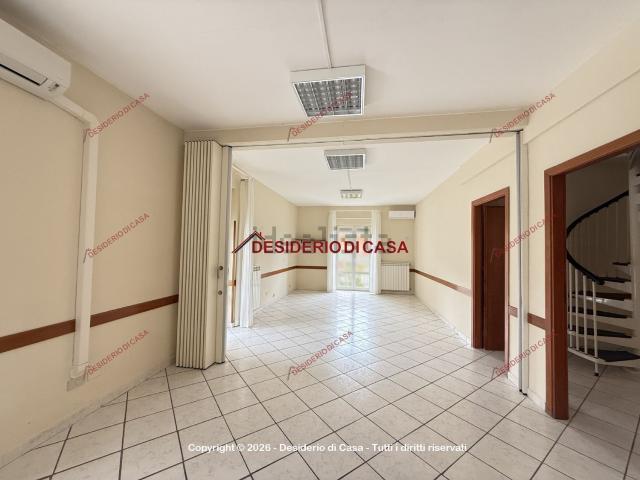 Appartamento in vendita di 200 m² in Via delle Nazioni Unite, 6